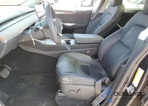 2025 Tesla Model Y from USA, damaged, VIN 7SAYGDED2SF266130